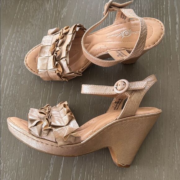 Born Elegant Metallic Tan Leather Wedge Sandals Slingback Comfort Shoes Size 7M - Picture 1 of 12